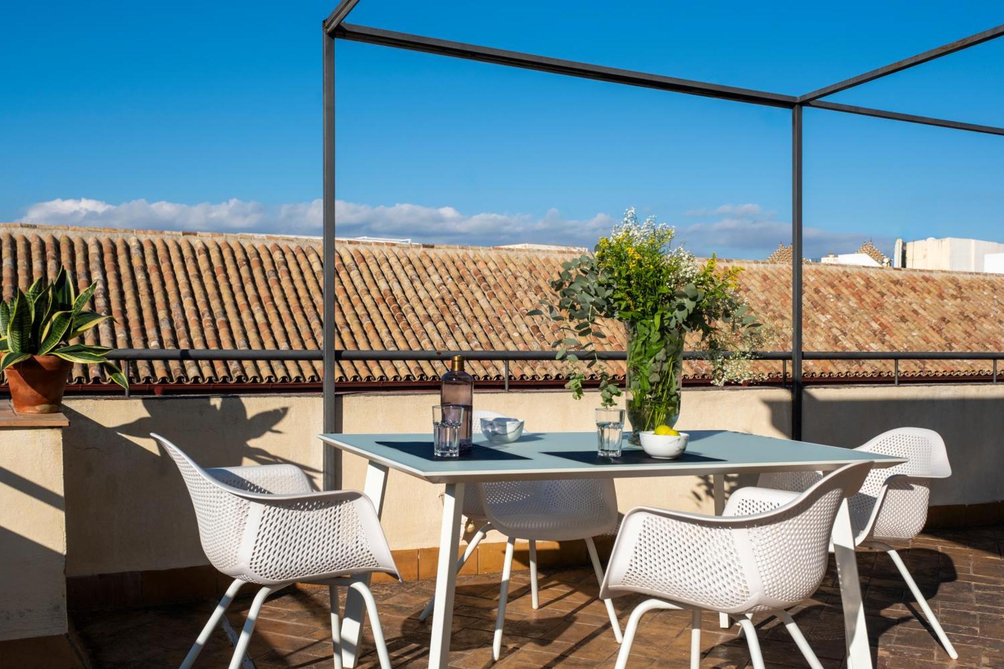 Misterhost Conde De Torrejon Apartment Севиля Екстериор снимка