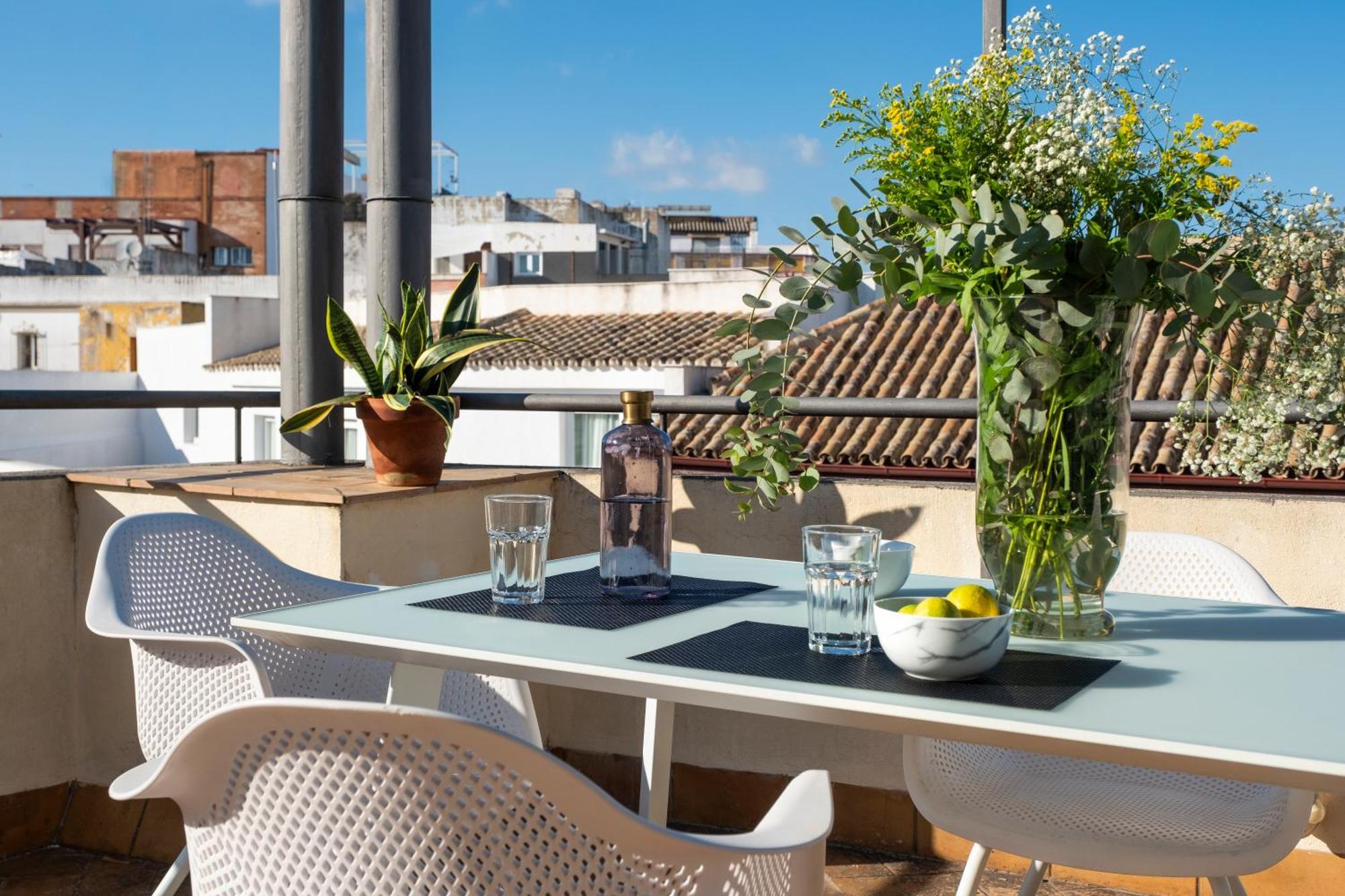 Misterhost Conde De Torrejon Apartment Севиля Екстериор снимка